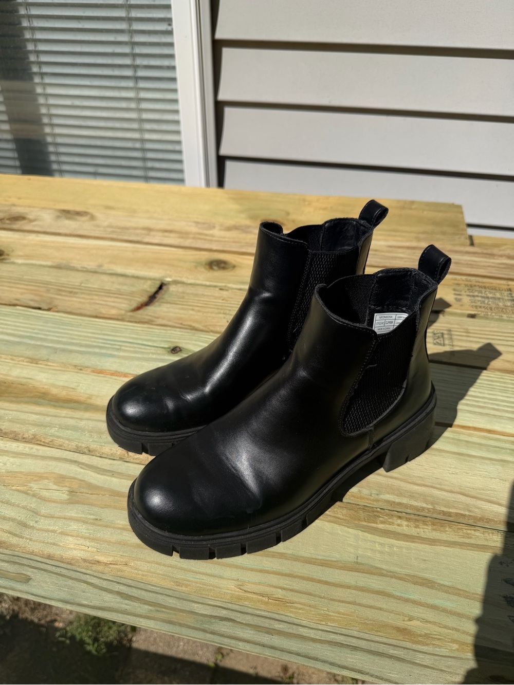 Women’s Black Chukka Boots with Elastic Gusset